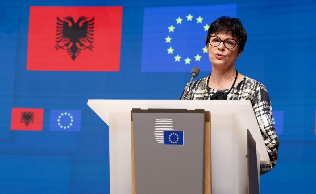 – Komisioni Evropian