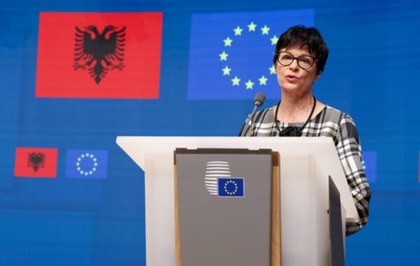 – Komisioni Evropian