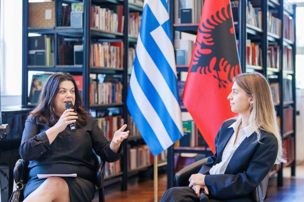 Ambasadorja greke në COD  diskutohet mbi luftën kundër stereotipave në diplomaci dhe shoqëri