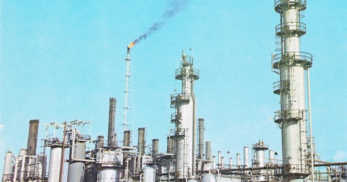 Rafineria e Abadanit, një nga asetet më të rëndësishme të industrisë së naftës së Iranit