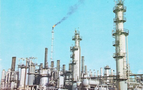 Rafineria e Abadanit, një nga asetet më të rëndësishme të industrisë së naftës së Iranit