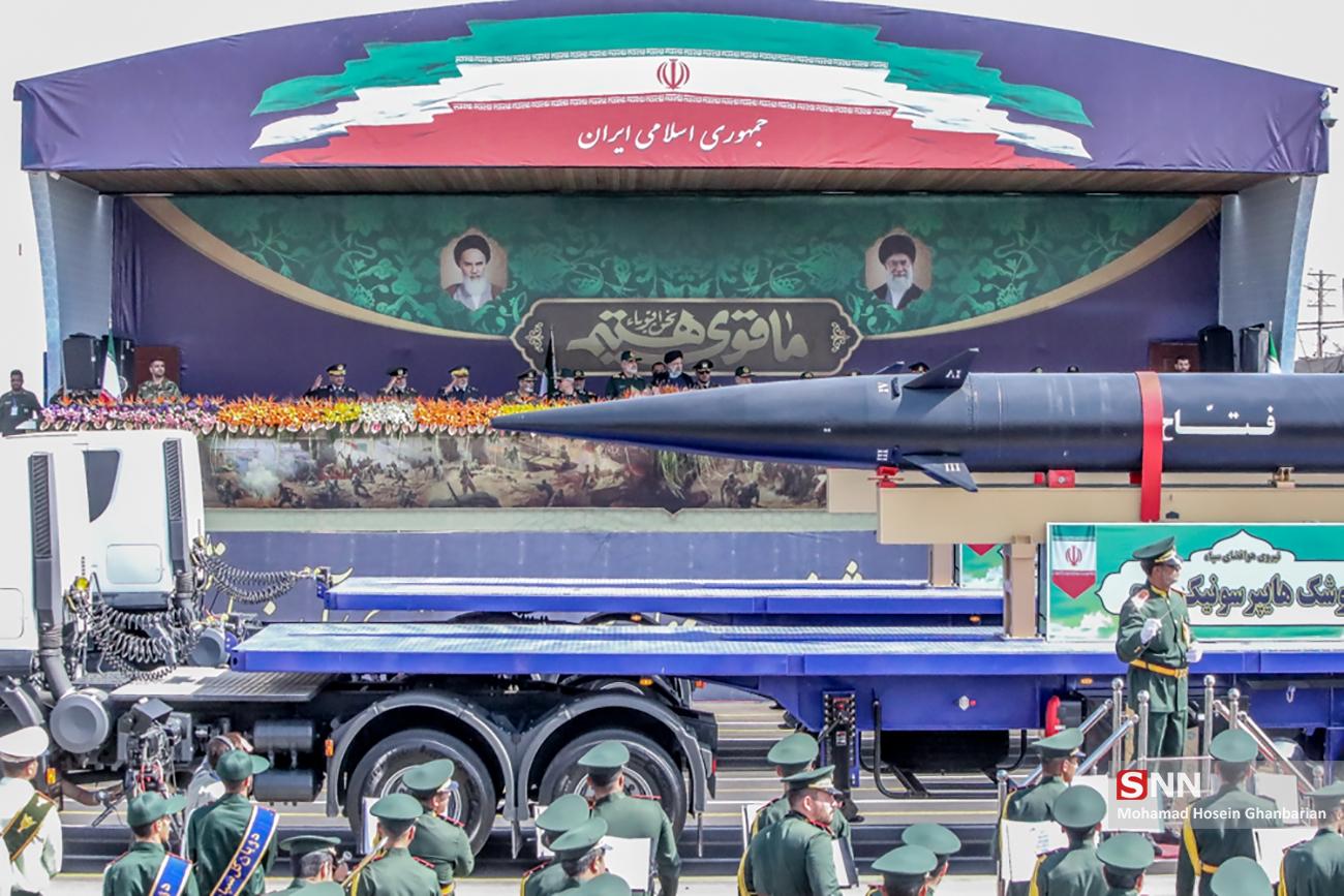 Forcat iraniane në një paradë ushtarake në Teheran