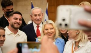 Gruaja e Netanyahut sulmon kundërshtarin e tij në zgjedhje  E dinte për 7 tetorin