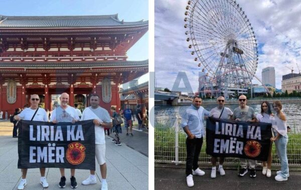 Pankarta "Liria ka Emër" me emblemën e UÇK-së, mbajtur në Japoni