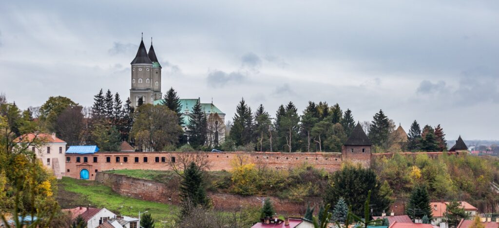 Prifti i plagosur në sulmin me thikë në manastirin polak   Mos fajësoni ukrainasit 