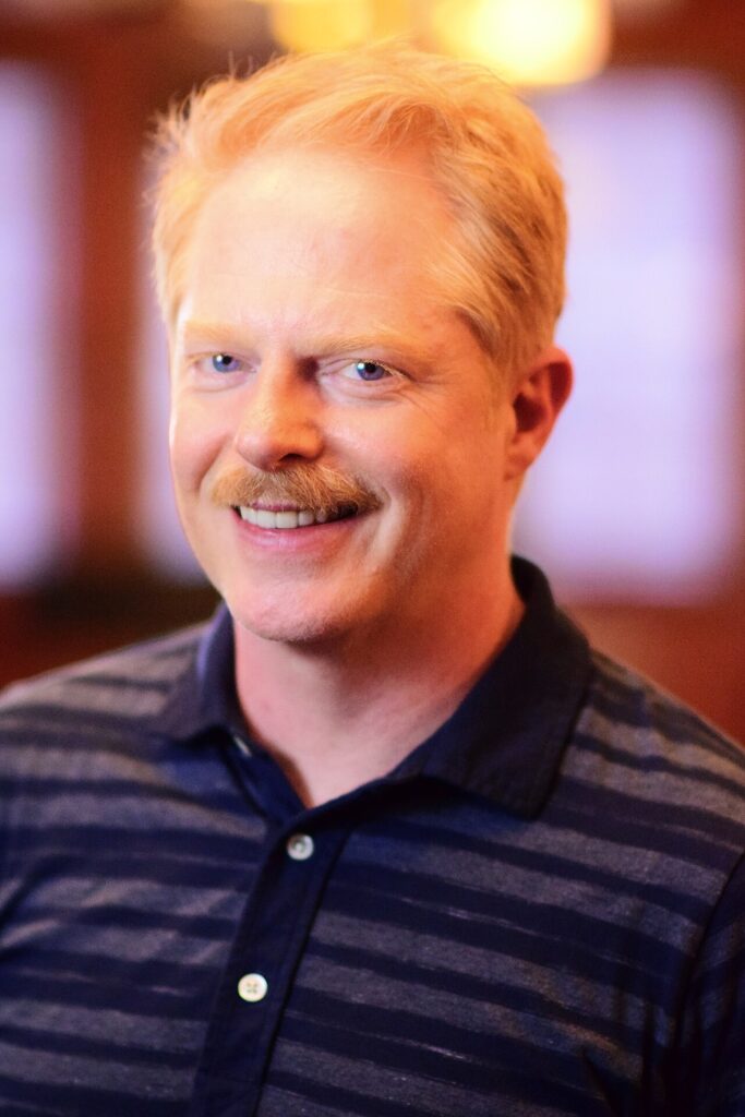 Jesse Tyler Ferguson si Truman Capote në Londër  fotot e para nga drama «Tru» në Menier Chocolate Factory