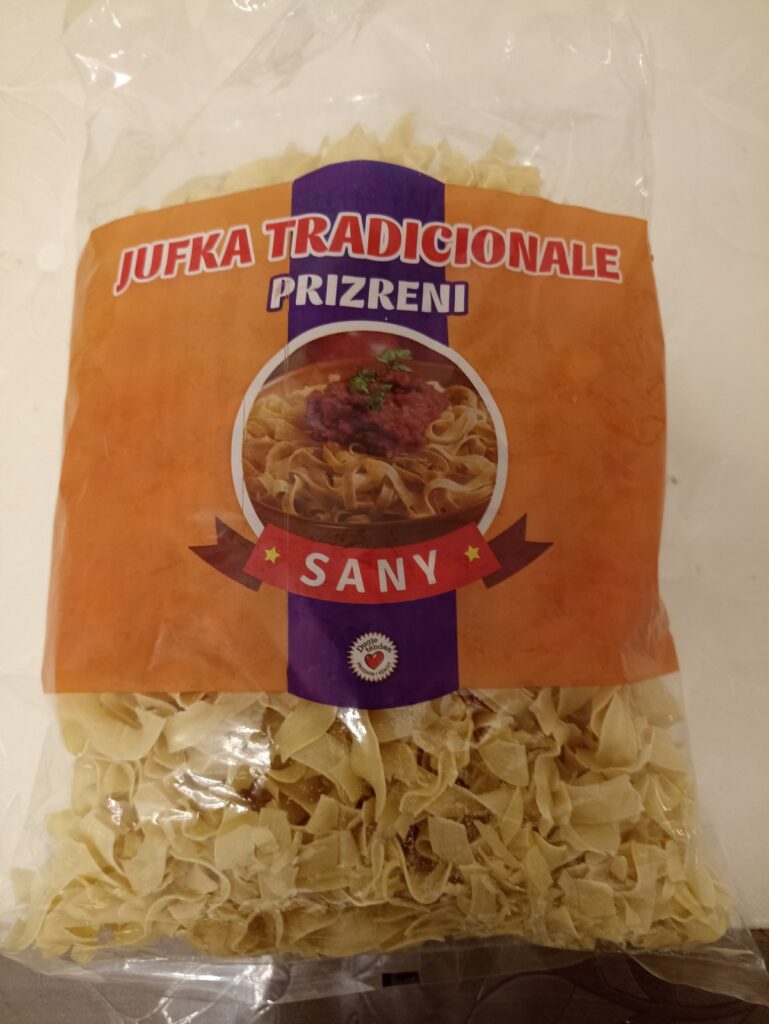 Jufka tradicionale me pulë — makaronat shtëpiake shqiptare