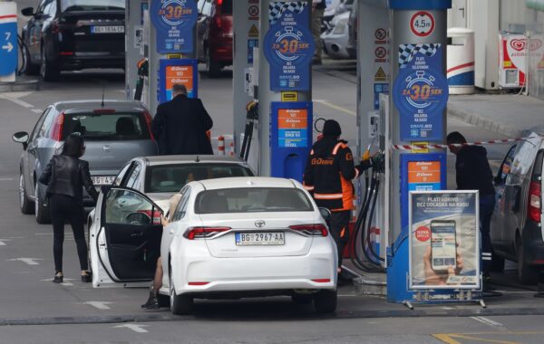 Pompë karburanti në Beograd