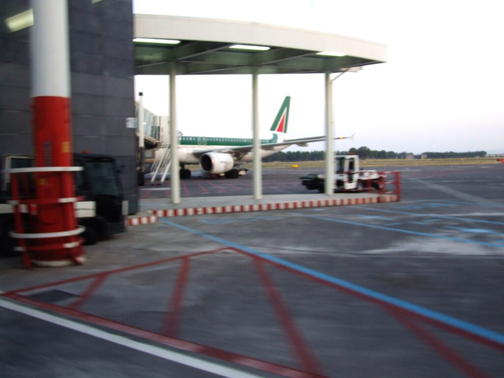 Sërish malazezë të ngecur në Katania  rreth 10 kaluan natën në aeroport  ambasada në Romë nuk përgjigjet