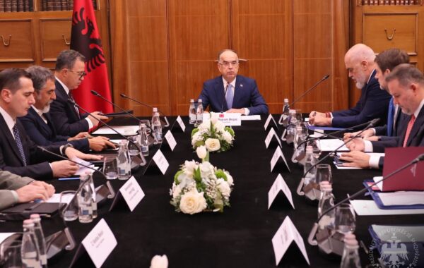 “Institucionet nuk konkurrojnë, por bashkëpunojnë”, Begaj