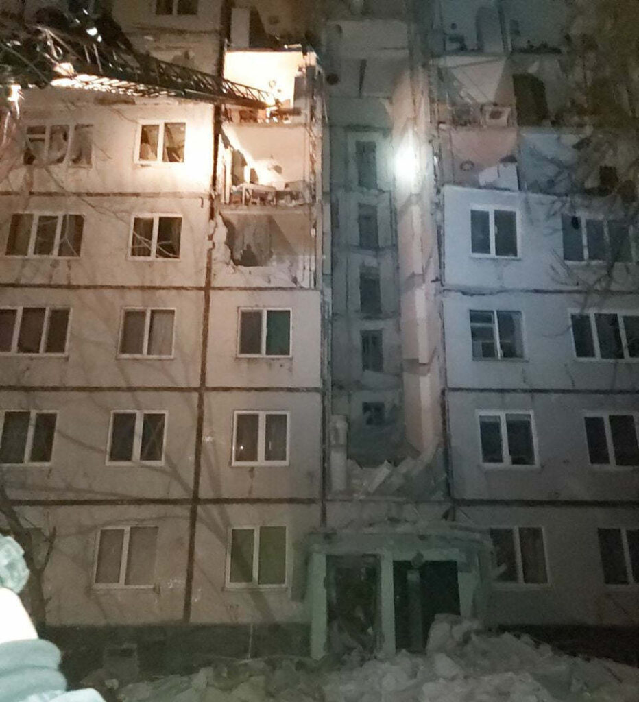 Bomba ruse e drejtuar godet ndërtesën e banimit në Kharkiv  22 të plagosur  përfshirë fëmijë