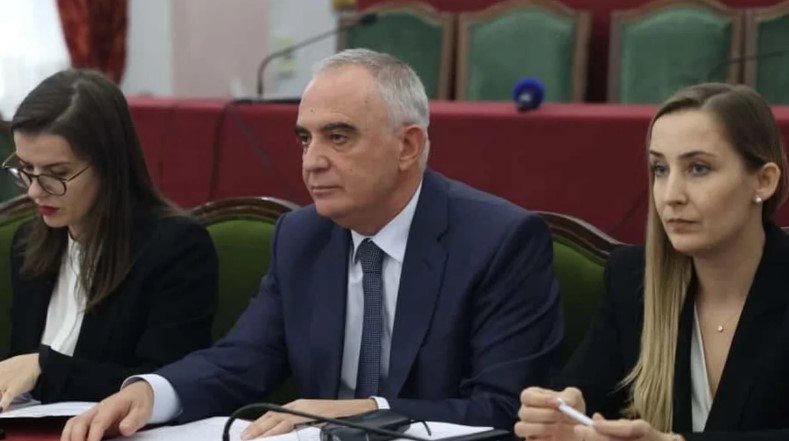  Ndaloni shpërndarjen    Publikimi masiv i videove intime të personave publikë në rrjetet sociale  reagon Komisioneri p�