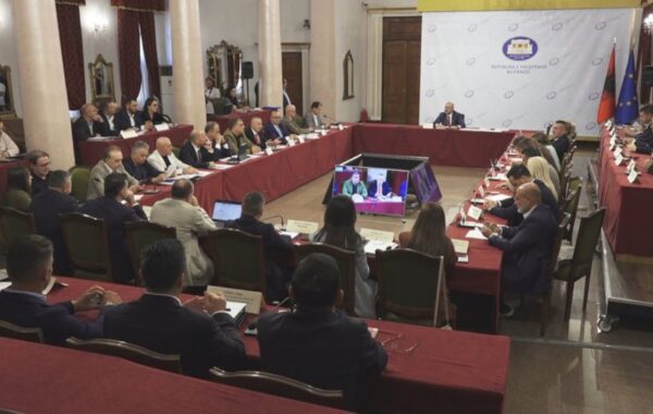 Debate te Ligjet/ PD kërkon pezullimin