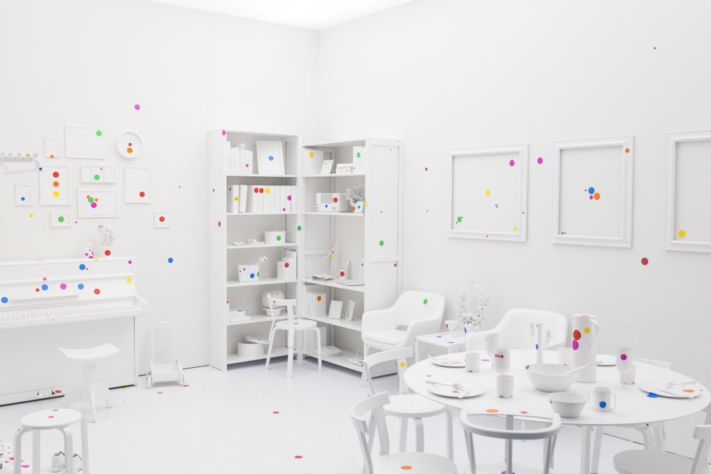 Dhomat Pasqyrore të Kusama së kthehen në Çikago  «Inner Worlds» hapet në Wrightwood 659 me Saint Phalle dhe Bauermeister