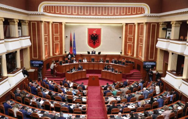 kërkesën e opozitës për ndryshimin