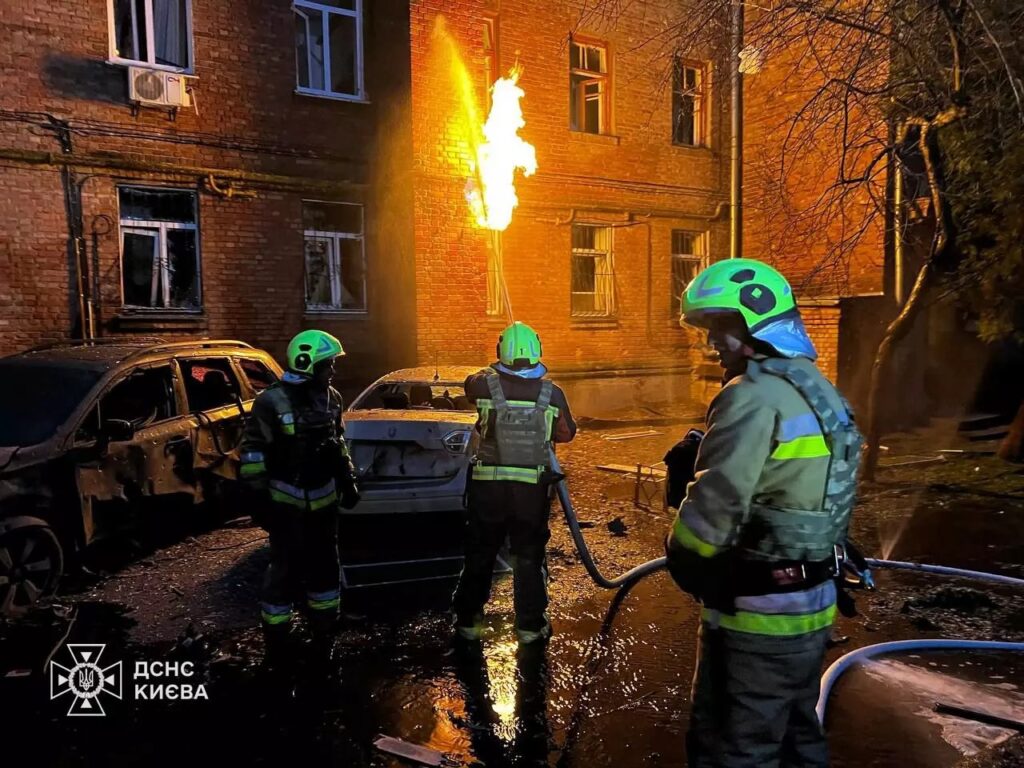 Sulmi ajror rus gjatë natës godet Kievin  zjarre dhe ndërtesa të dëmtuara  një i plagosur