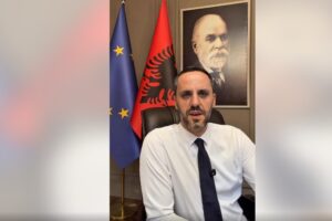 në Akademinë e