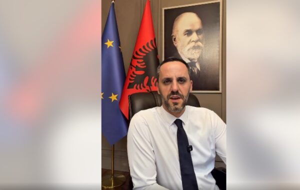 në Akademinë e