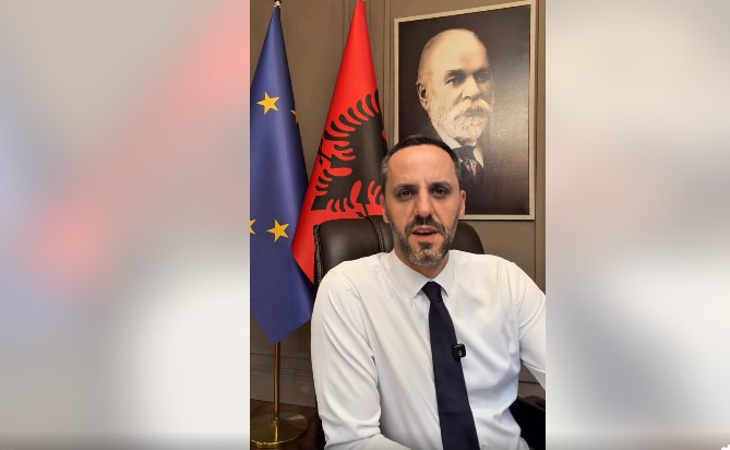 në Akademinë e