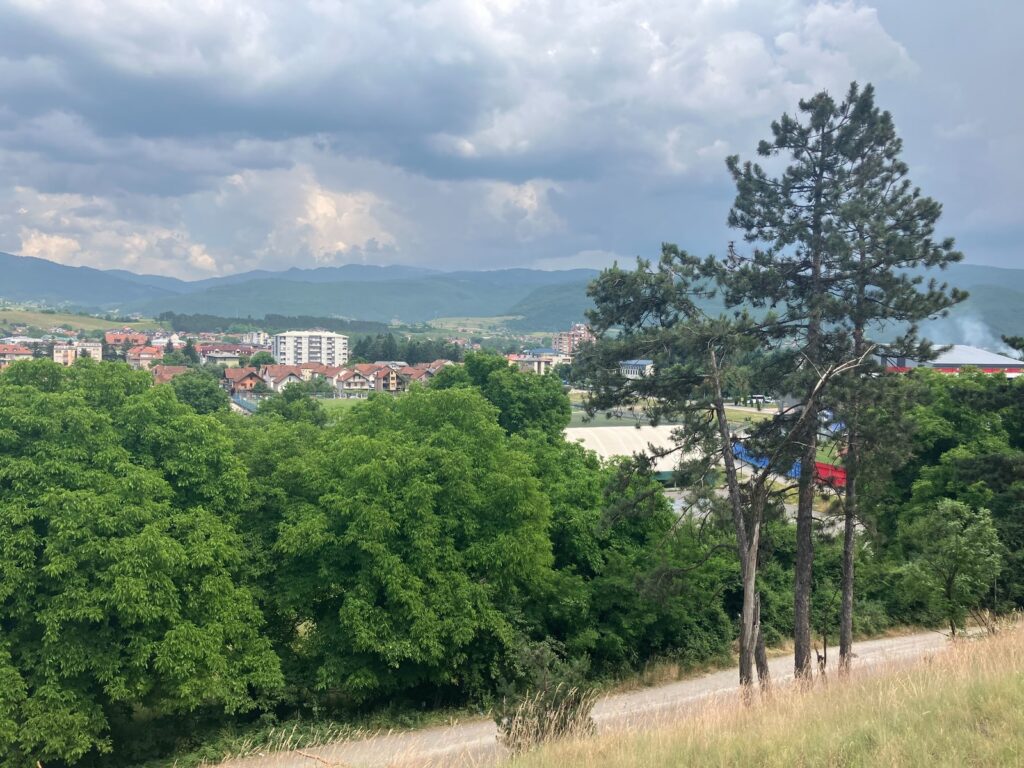 Shkumë e dyshimtë dhe lëng i bardhë sërish në lumin Lim — peshkatarët alarmojnë  inspeksioni ekologjik në terren