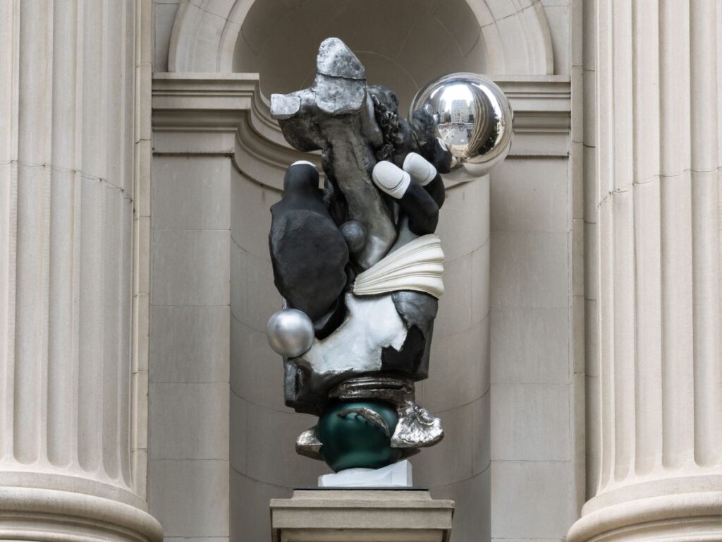 Liu Wei mbush fasadën e The Met me katër skulptura gjigante  «Speculation» hapet në Nju Jork