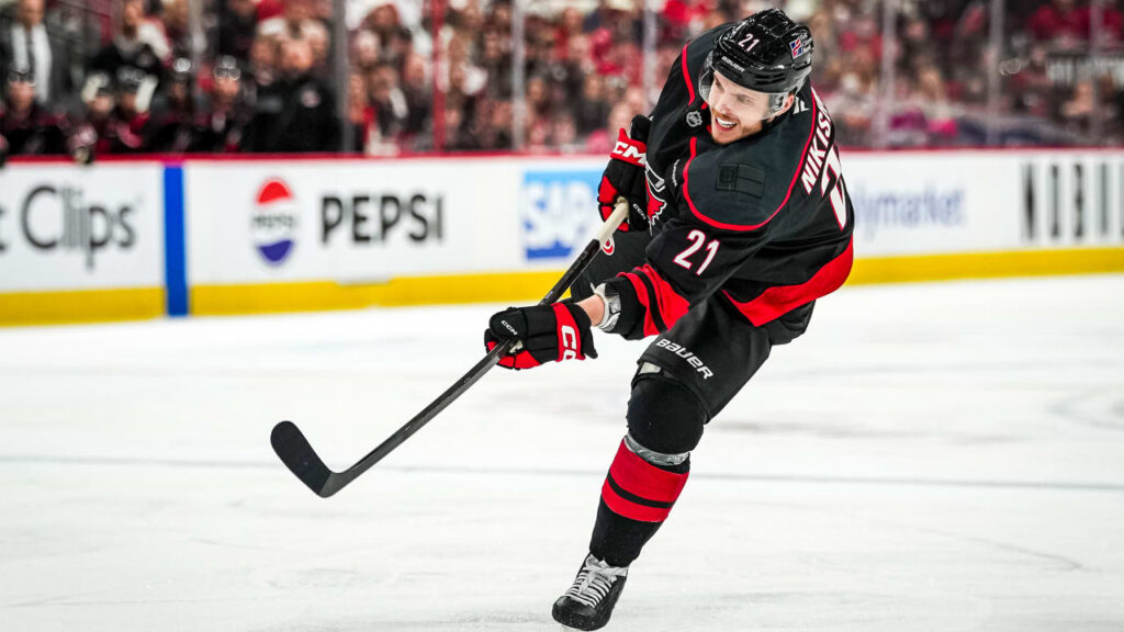 Alexander Nikishin mbetet pa kontratë  Hurricanes kërkojnë zgjidhje para ndeshjes së parë