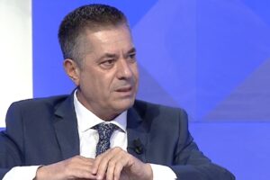 e Veliajt ka të bëjë