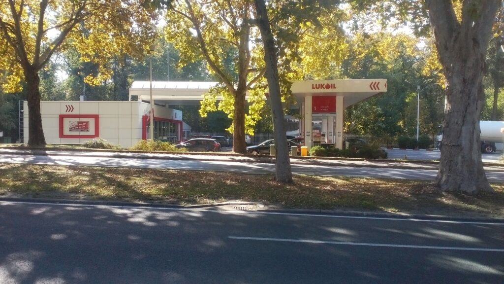 Çmimet e karburanteve mbeten të pandryshuara në Serbi  nafta 236 dinarë litër  benzina 207 — vlejnë deri më 2 tetor