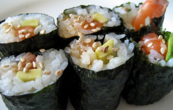 Maki sushi me salmon