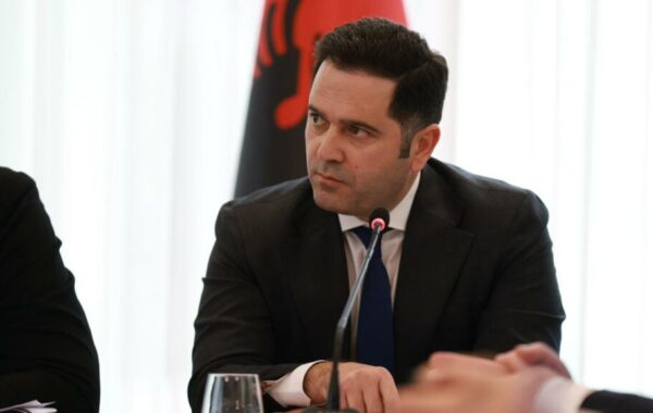 “Të kallëzohesh se po zbaton
