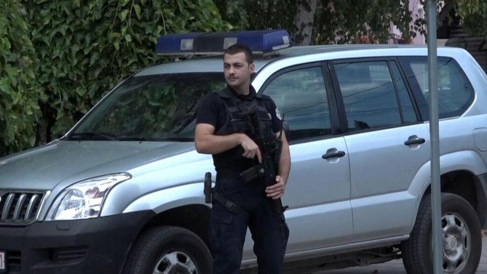 Mitrovicë  dy persona plagosen me thikë në një përleshje në sheshin  Mehe Uka 