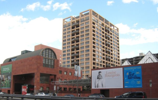 MOCA Grand Avenue në Los Anxhelos, ku hapet sot ekspozita «In These Times: Recent Acquisitions at MOCA»