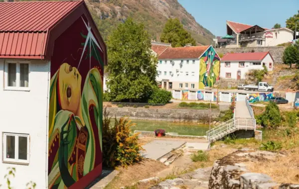 Muralet e reja në fasadat e Shavnikut (Foto: Dan)