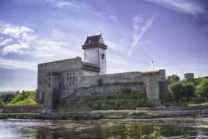 Kështjella Herman në Narva, Estoni, pranë lumit Narva në kufirin me Rusinë