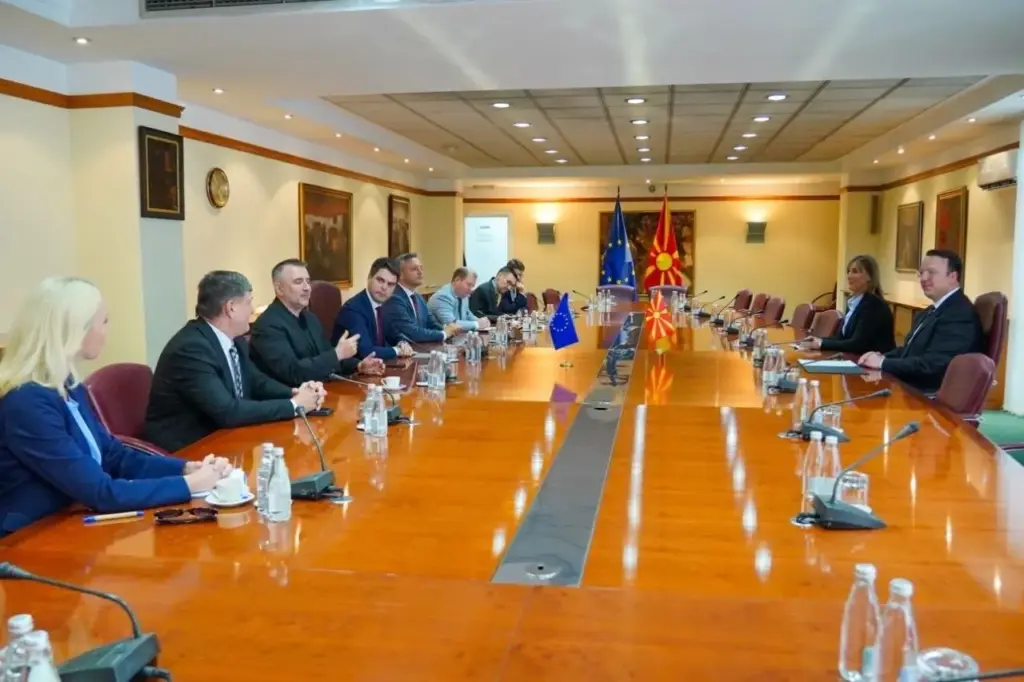 Nikoloski takohet me eurodeputetë  Perspektiva europiane mbetet prioritet strategjik i Maqedonisë