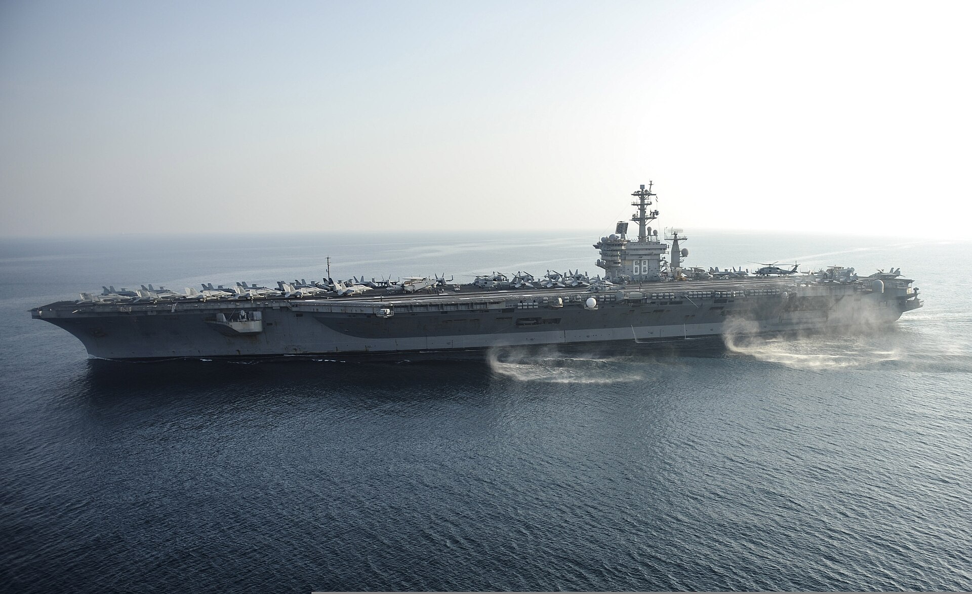 Aeroplanmbajtësja amerikane USS Nimitz në Gjirin Persik
