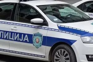 Makinë policie serbe