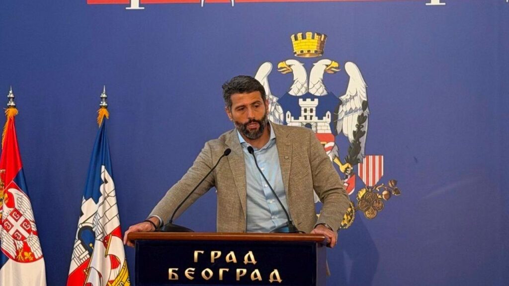 Partitë opozitare kërkojnë shkarkimin e Šapiçit nga kreu i Beogradit — thirret seancë urgjente e Asamblesë