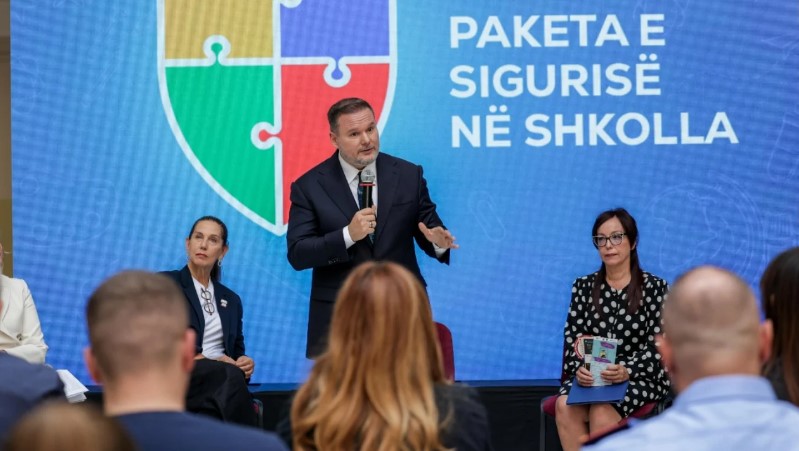 Siguria në shkolla bën bashkë katër ministri  prezantohet dhe paketa  Implementim në të gjithë vendin  vija e kuqe 