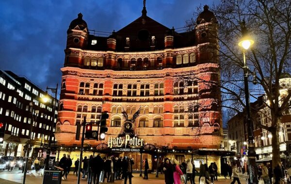 Palace Theatre në Londër, shtëpia e Harry Potter and the Cursed Child