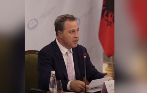 me ambasadorët e vendeve