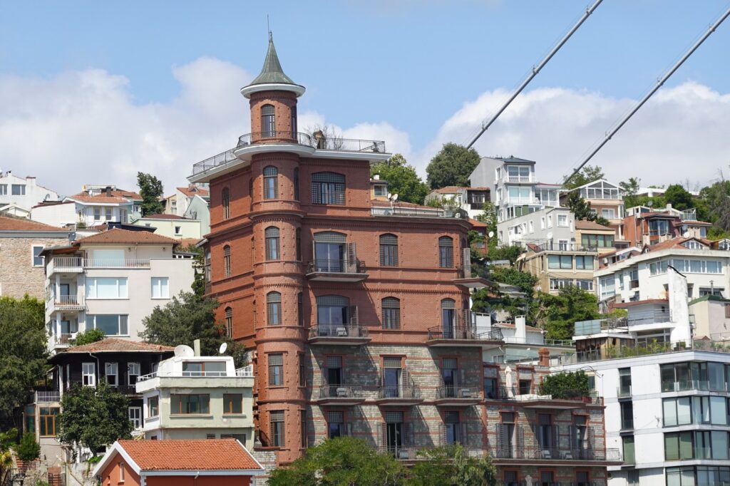 Borusan Contemporary në Stamboll hap sot dy ekspozita të reja  solo ekspozita e parë turke e Olivo Barbieri t dhe  Haunted  mbi kulturën digjitale
