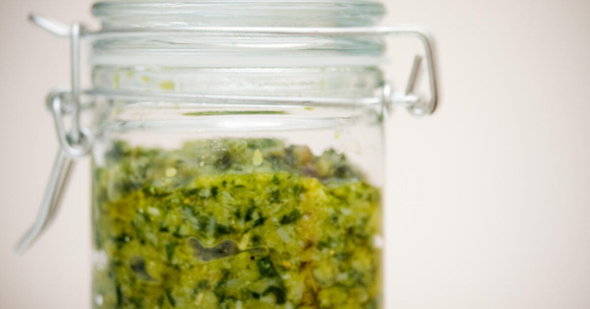 Pesto alla genovese në kavanoz qelqi