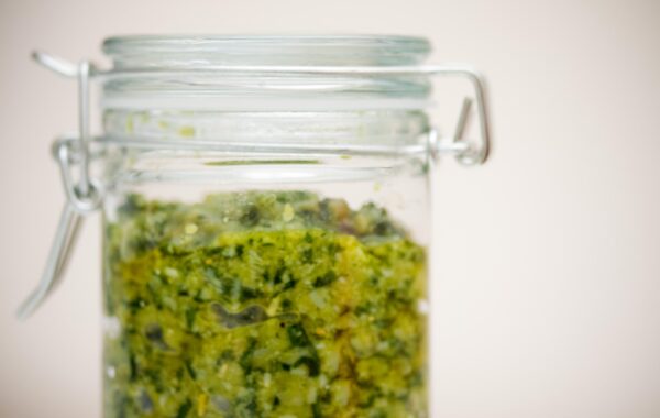 Pesto alla genovese në kavanoz qelqi