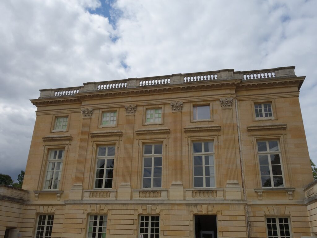 «Marie Antoinette» e Sofia Coppola s kthehet në Versailles  hapet sot ekspozita jubilare në Petit Trianon