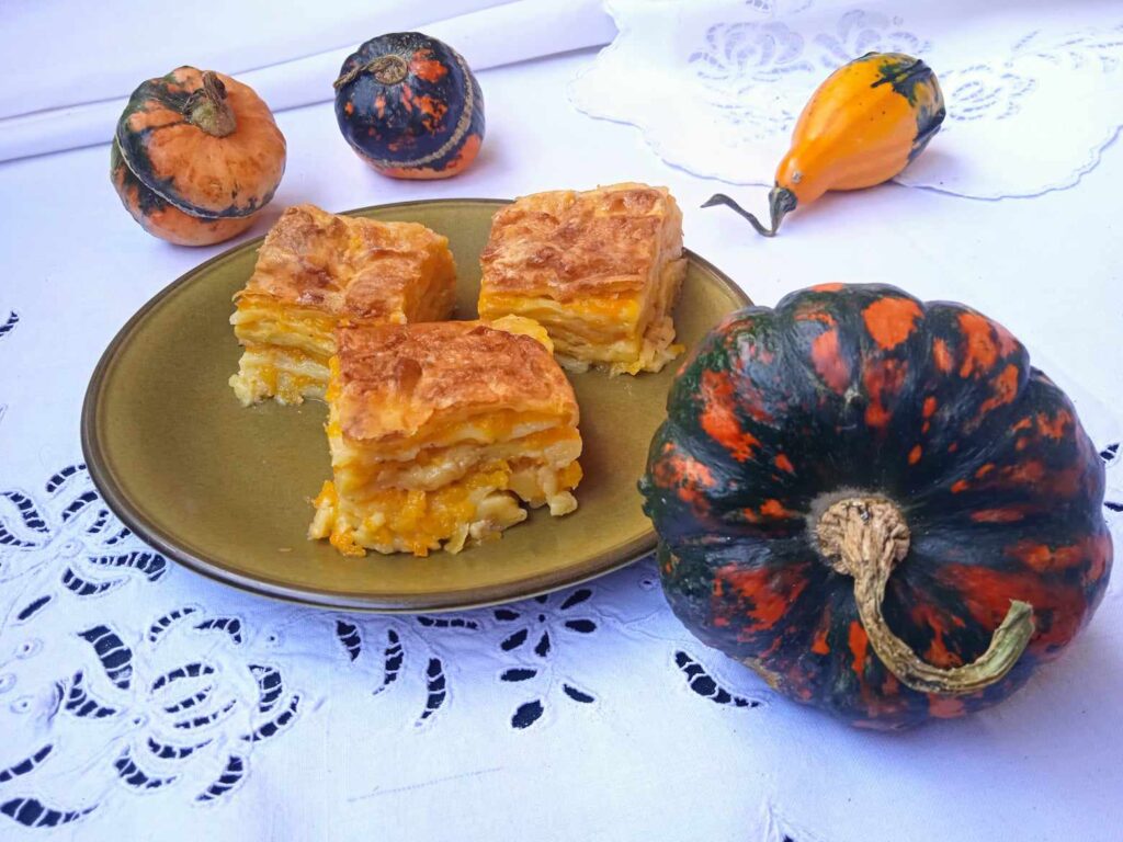 Pite me kungull — byreku tradicional shqiptar me petë të holla dhe kungull të ëmbël