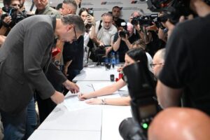 Polimarket - Vuçiç dhe Srdanoviç kandidatët për kryeministër të Serbisë