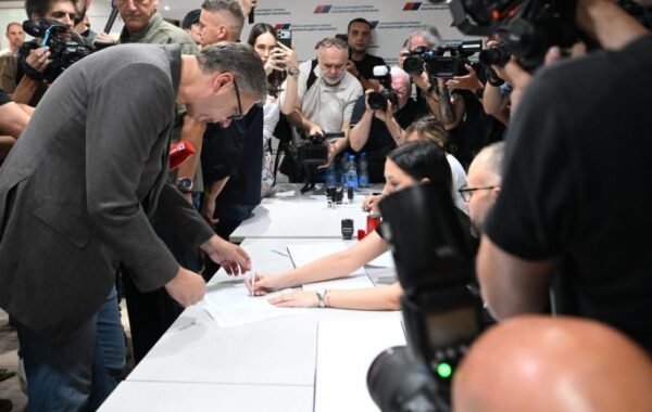 Polimarket - Vuçiç dhe Srdanoviç kandidatët për kryeministër të Serbisë