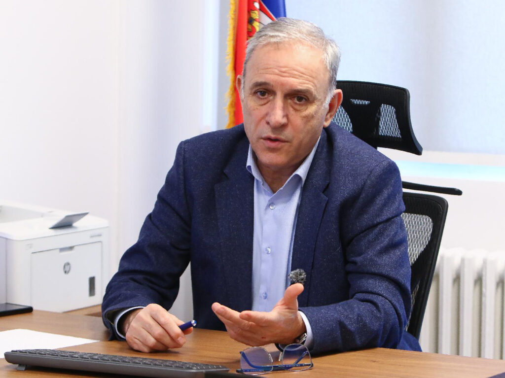 Ponoš  Pushteti arriti nga politika  edhe Kosova  edhe BE  te  as Kosova  as BE 