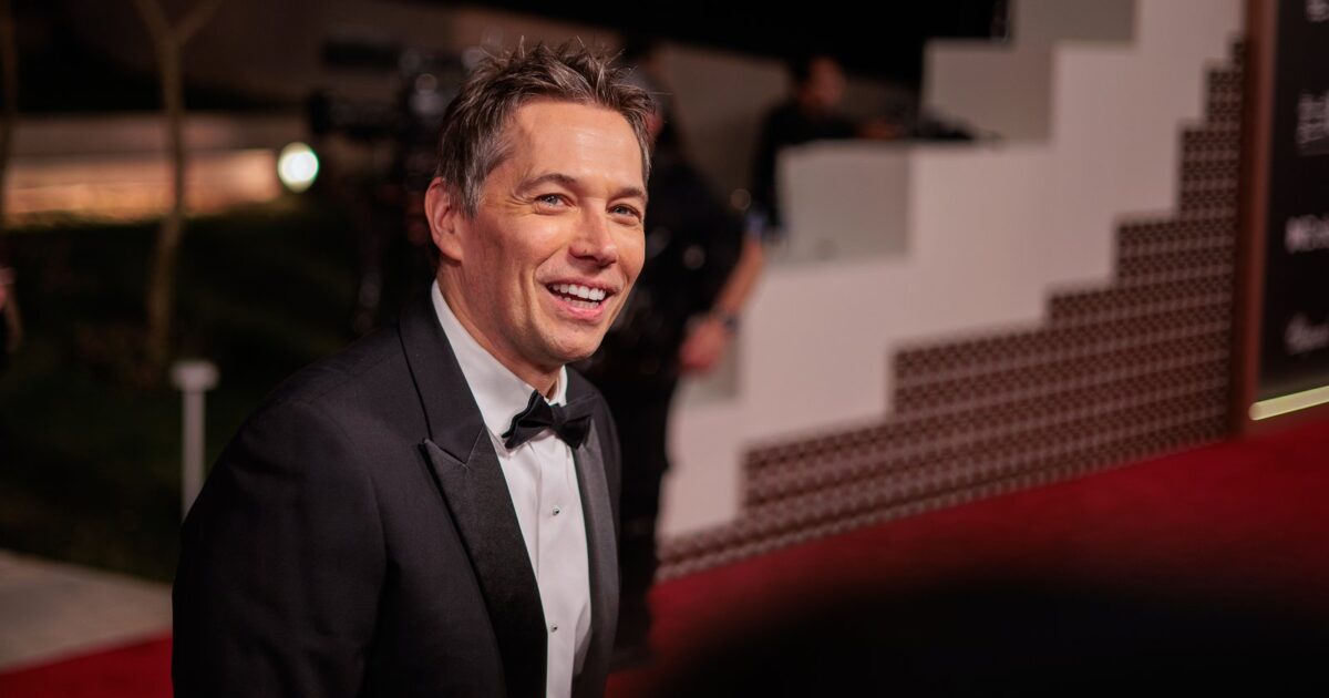 Sean Baker në tapetin e kuq të Festivalit Ndërkombëtar të Filmit i Detit të Kuq në Xhedah, Arabi Saudite
